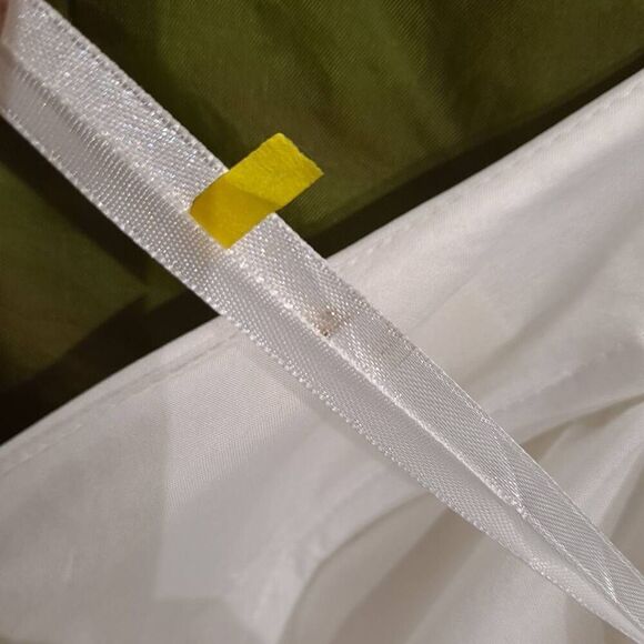 Elegant White V-Neck Gown - Picture 11 of 12